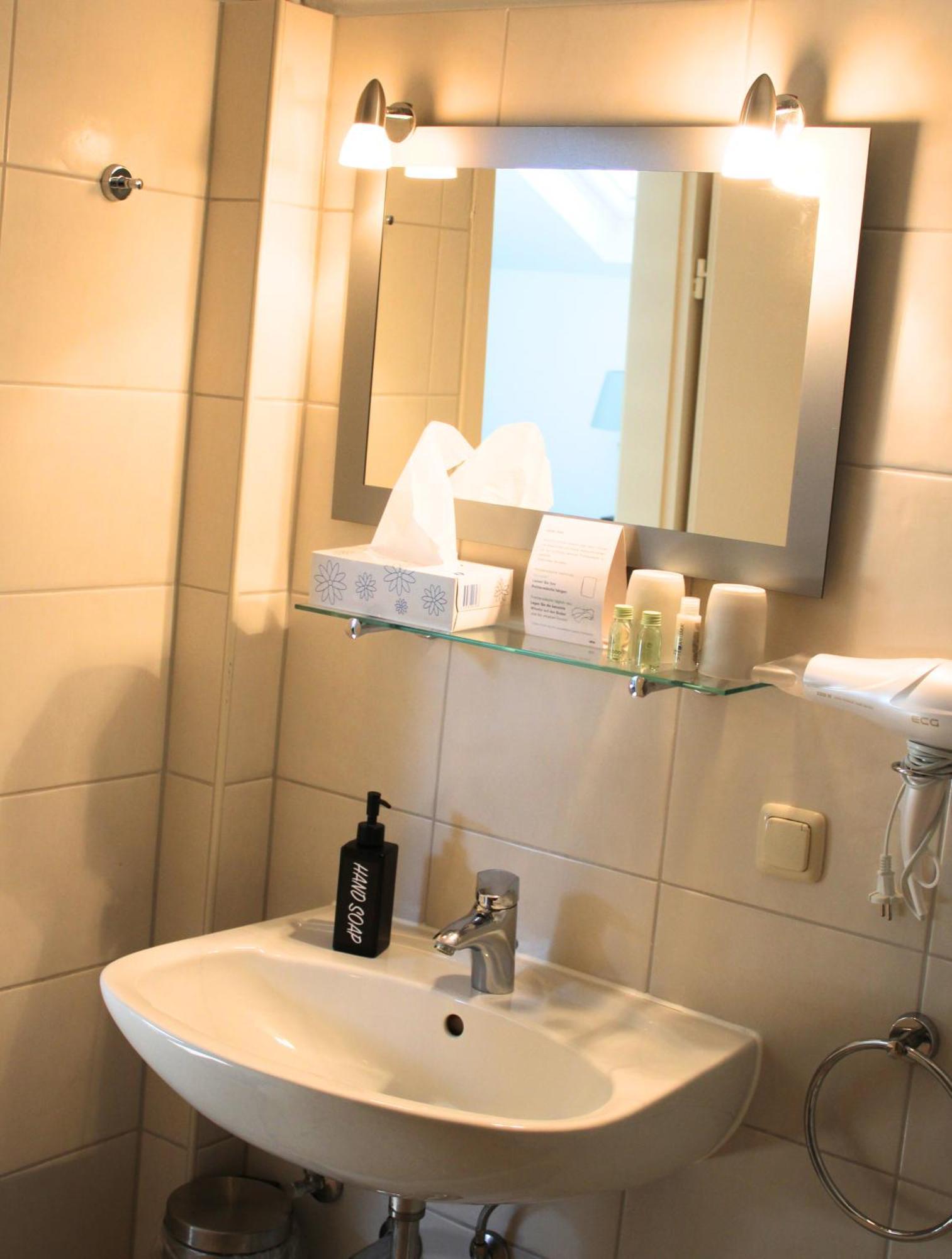יצהו Hotel Adler & Eventlocation Gmbh מראה חיצוני תמונה